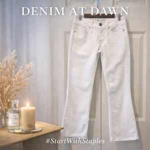 American Eagle White Stretch Jeans | Size 2 | Everyday Elevated